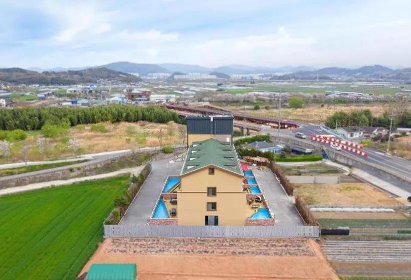 The Bay Hotel & Pool Villa