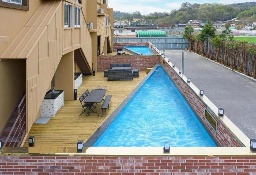 The Bay Hotel & Pool Villa