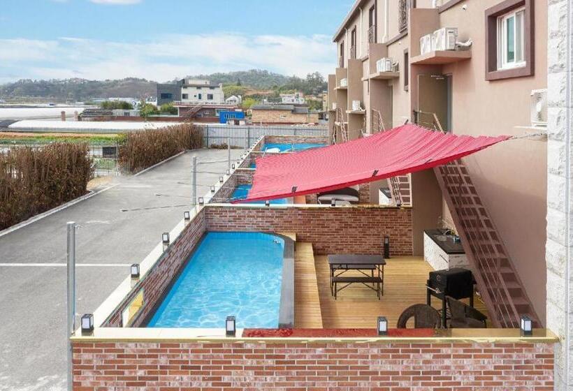 The Bay Hotel & Pool Villa