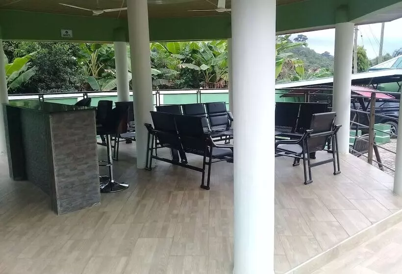 ペンション 3a's Guest House