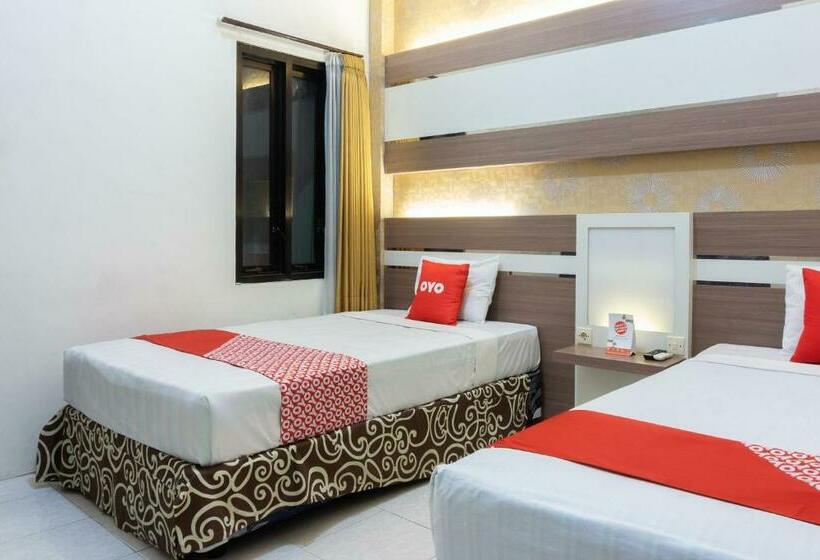 בית מלון כפרי Oyo 3803 Wonojati Syariah Malang