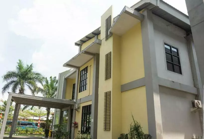 هتل Oyo 3803  Wonojati Syariah Malang