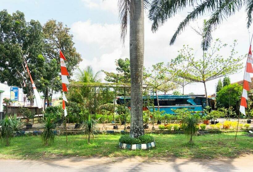 בית מלון כפרי Oyo 3803 Wonojati Syariah Malang