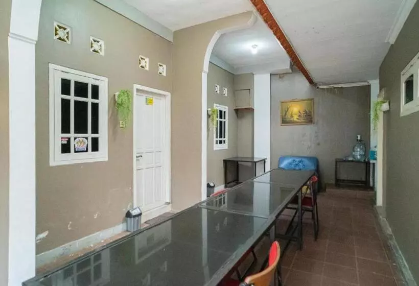 Hotelli Reddoorz At Oro Oro Ombo Batu