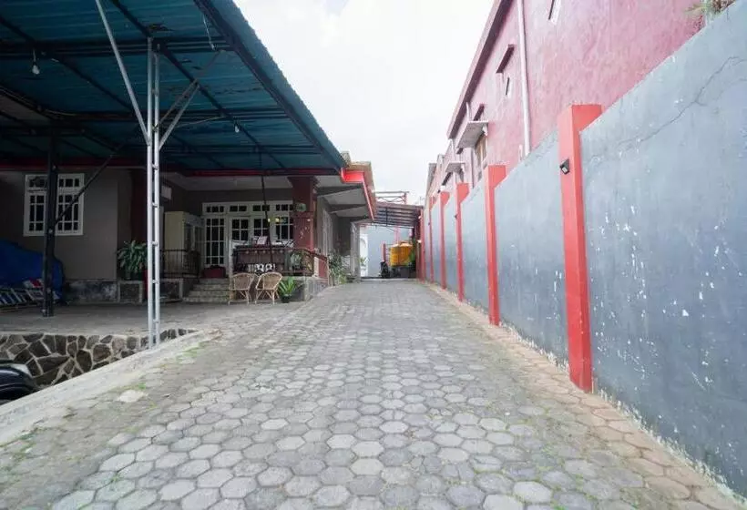 Hotelli Reddoorz At Oro Oro Ombo Batu