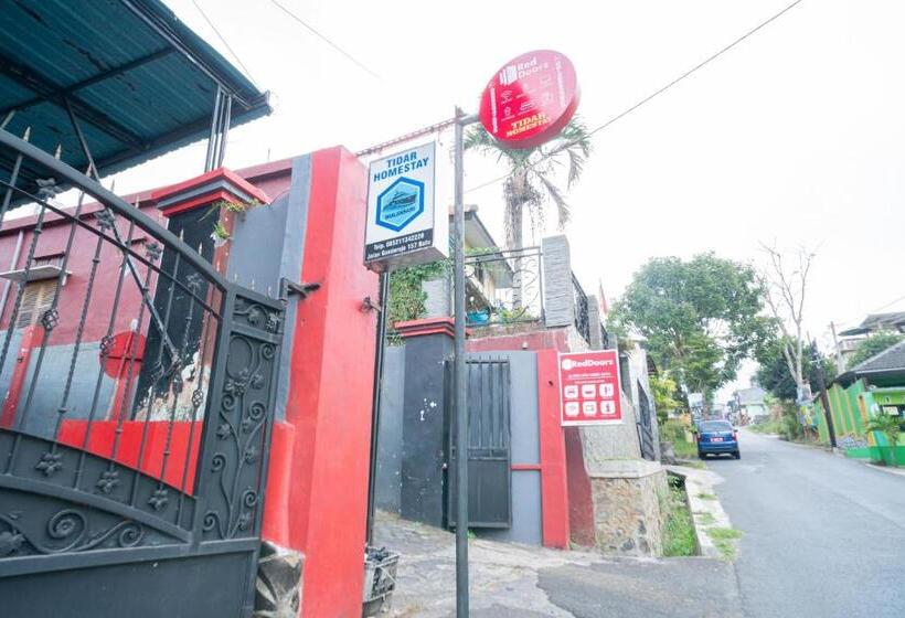 ホテル Reddoorz At Oro Oro Ombo Batu