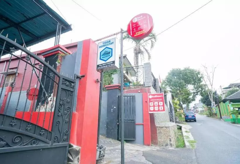 Hotelli Reddoorz At Oro Oro Ombo Batu