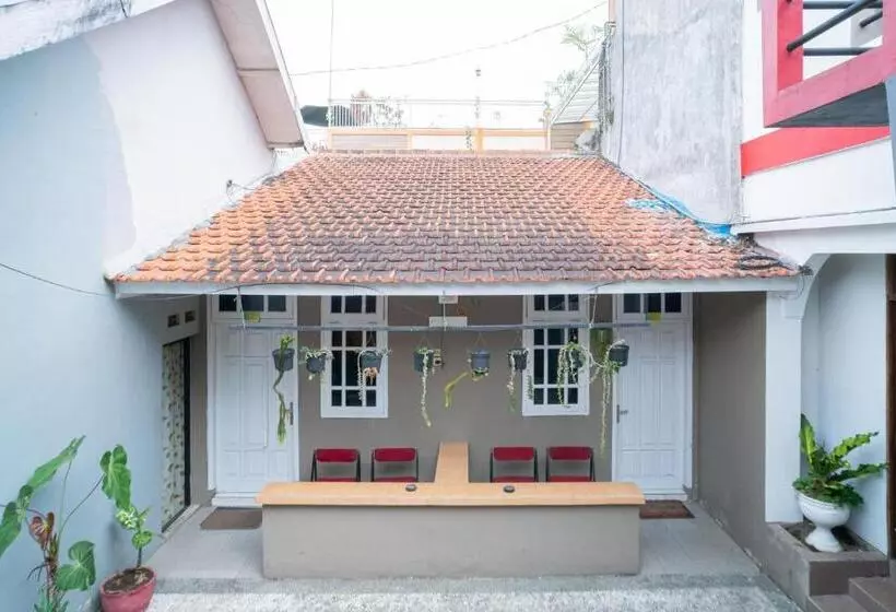 Hotelli Reddoorz At Oro Oro Ombo Batu