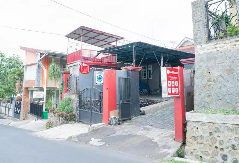 Hotelli Reddoorz At Oro Oro Ombo Batu