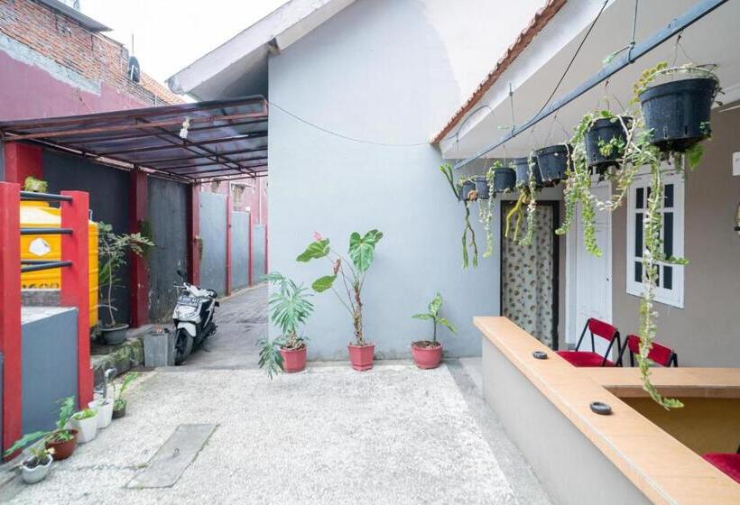 ホテル Reddoorz At Oro Oro Ombo Batu