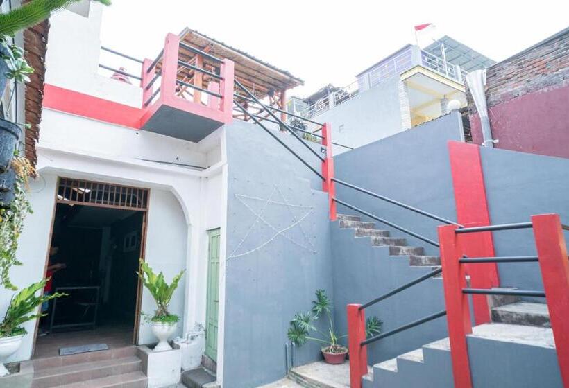 ホテル Reddoorz At Oro Oro Ombo Batu