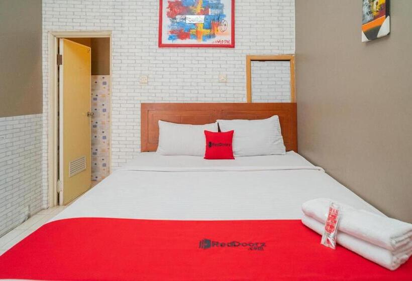 ホテル Reddoorz At Oro Oro Ombo Batu