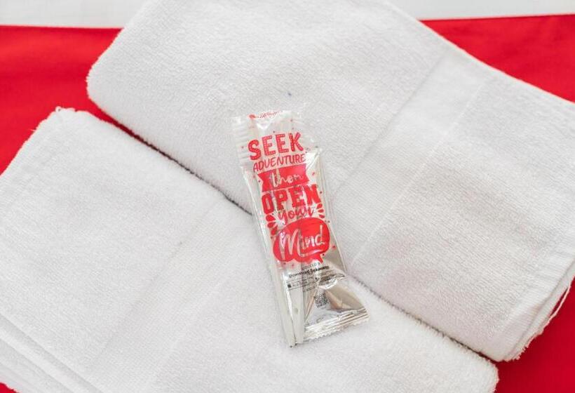 ホテル Reddoorz At Oro Oro Ombo Batu