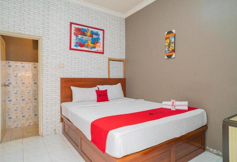 ホテル Reddoorz At Oro Oro Ombo Batu