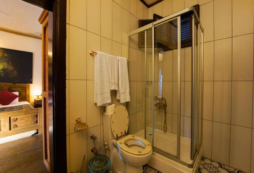 مسافرخانه Old House Hotel&pub