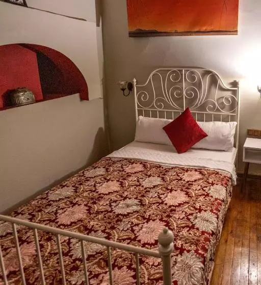 Hostelli Old House Hotel&pub