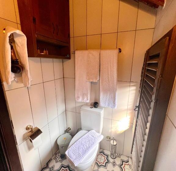 مسافرخانه Old House Hotel&pub