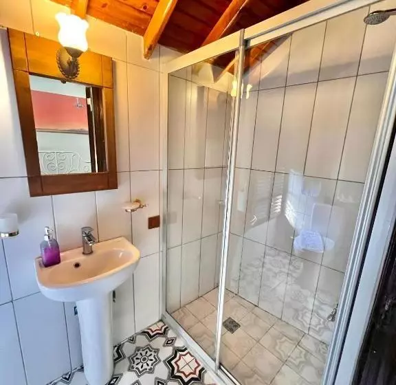 Hostelli Old House Hotel&pub