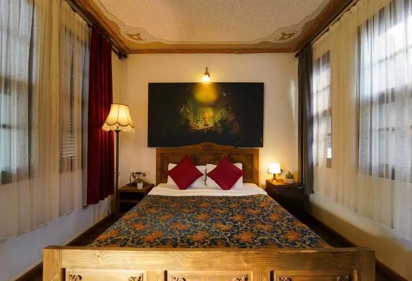 Hostelli Old House Hotel&pub