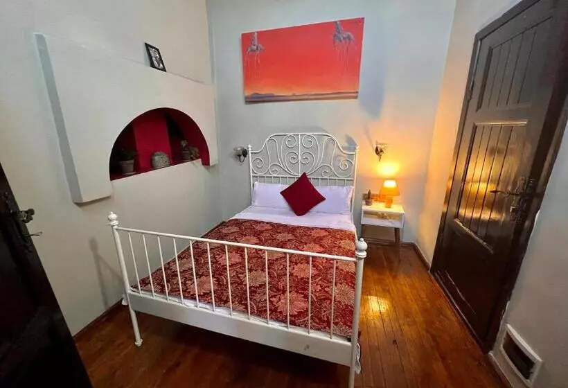 Hostelli Old House Hotel&pub