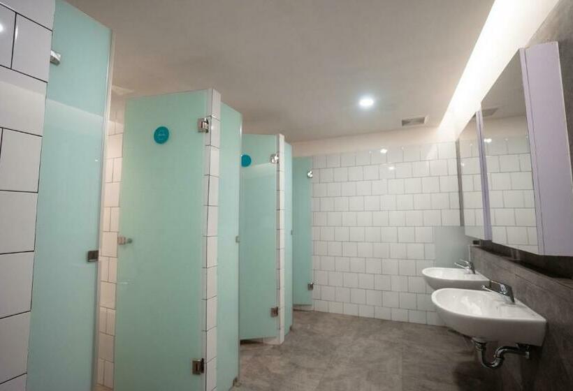 Otel Bobopod Slamet Riyadi, Solo