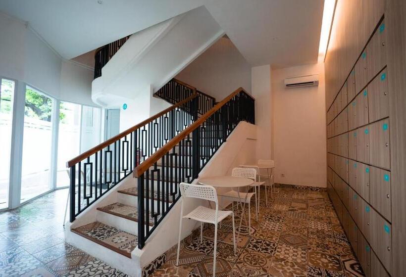 Otel Bobopod Slamet Riyadi, Solo