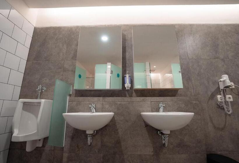 Otel Bobopod Slamet Riyadi, Solo