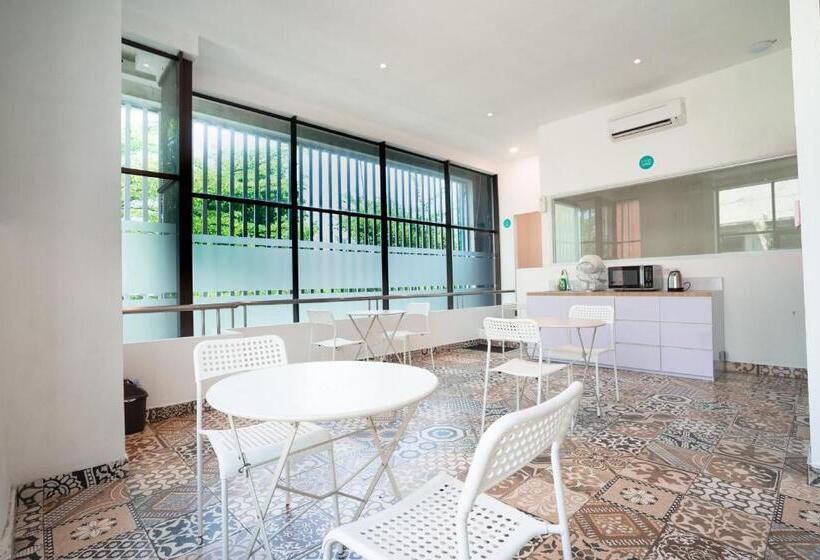 Otel Bobopod Slamet Riyadi, Solo