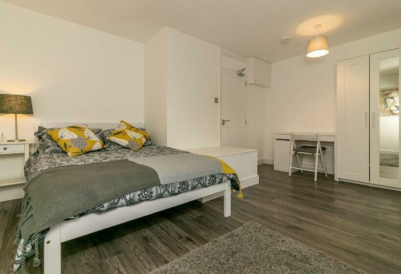 فندق Denby Lodge