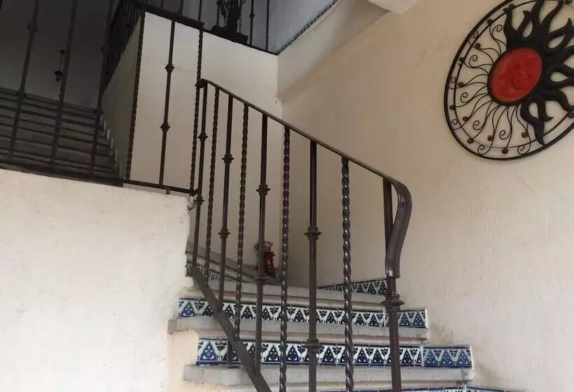 هتل Amador