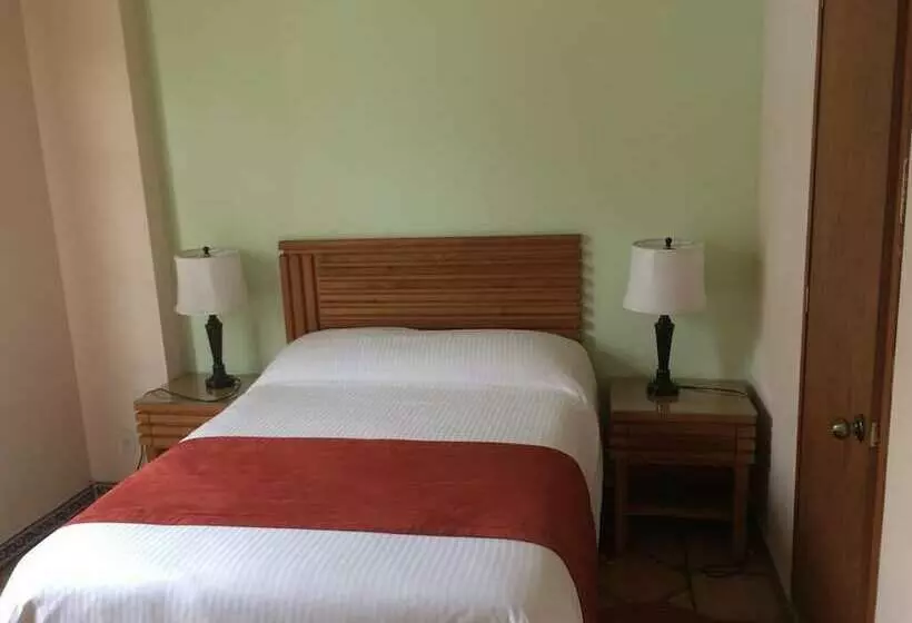 هتل Amador