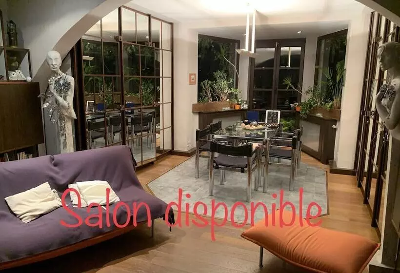 ホテル Chambres D Hôte  L écureuil  Proche De Mons, Pairi Daiza, à Côté De Spark Oh
