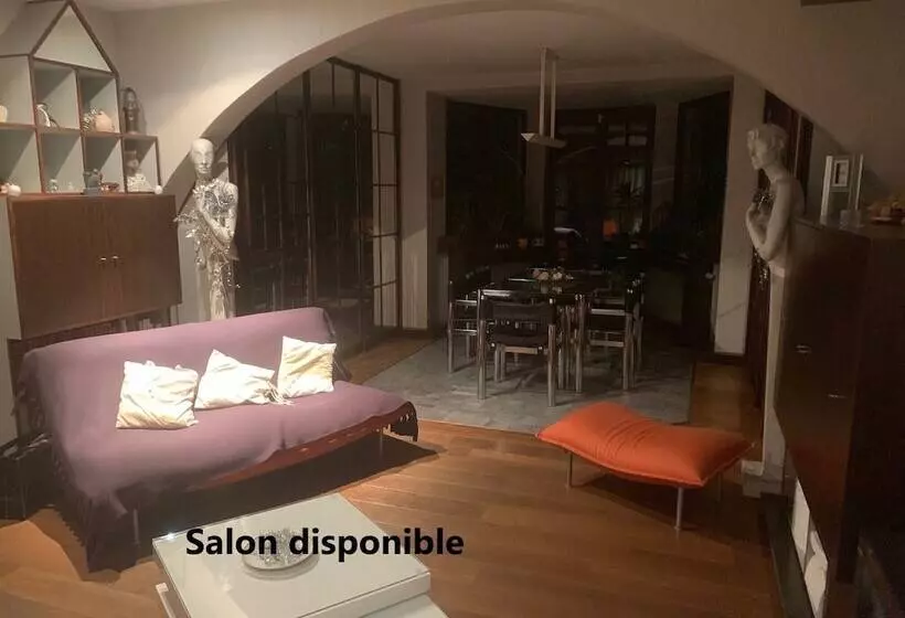 ホテル Chambres D Hôte  L écureuil  Proche De Mons, Pairi Daiza, à Côté De Spark Oh