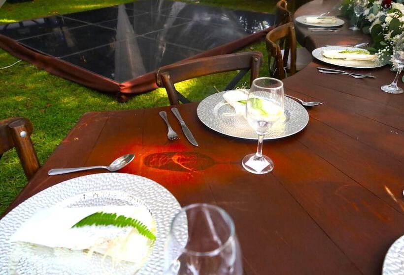 هتل Grand Vista Cuernavaca