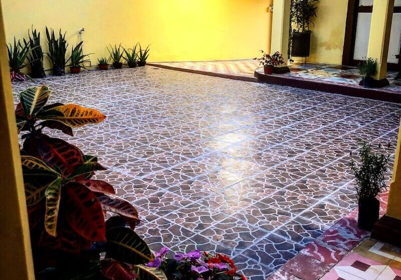 Otel Oj Wayan Hostal