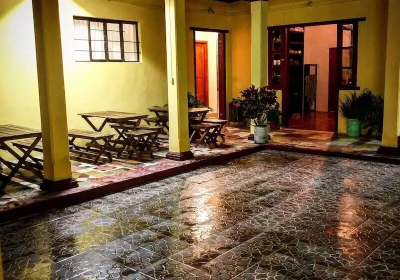 ホテル Oj Wayan Hostal