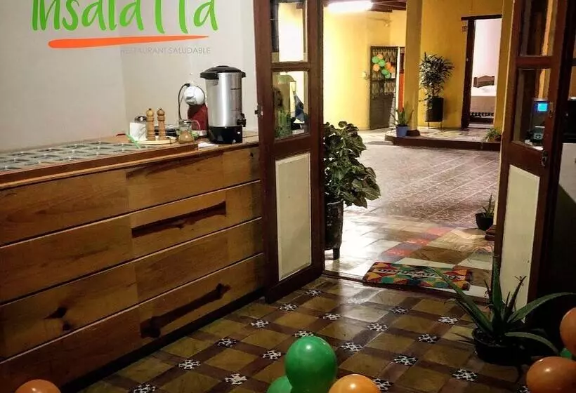 ホテル Oj Wayan Hostal