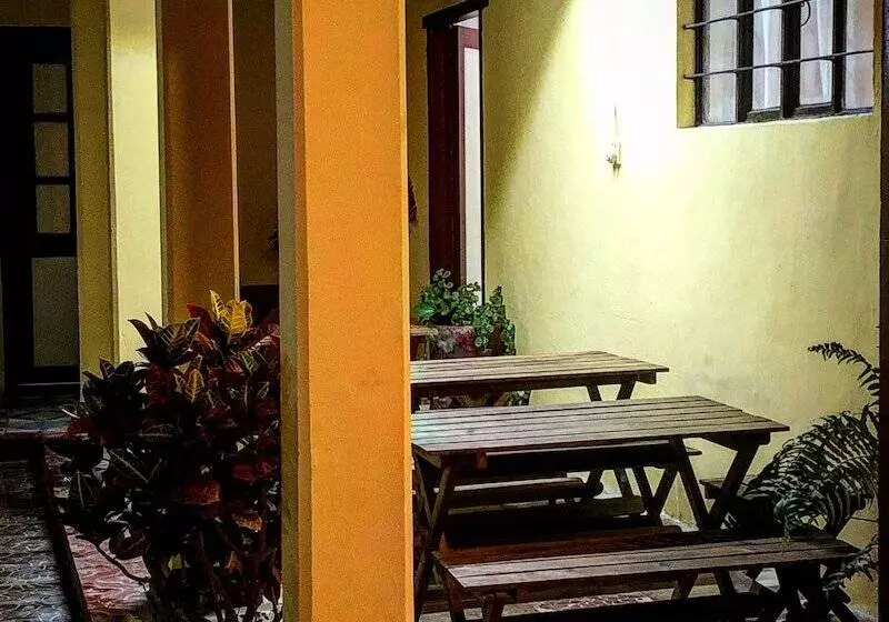 ホテル Oj Wayan Hostal
