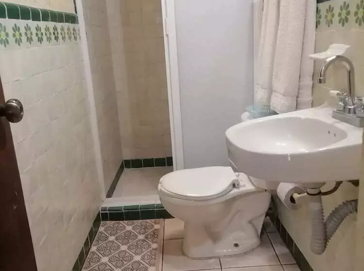 هتل Posada Bugambilias