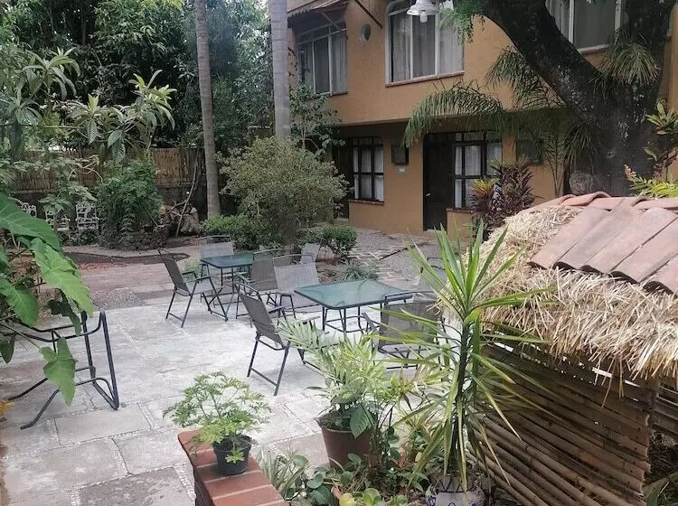 هتل Posada Bugambilias
