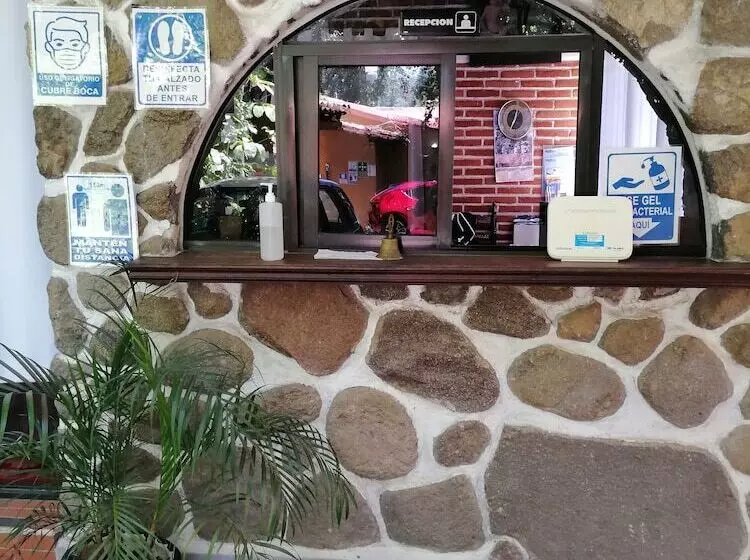هتل Posada Bugambilias