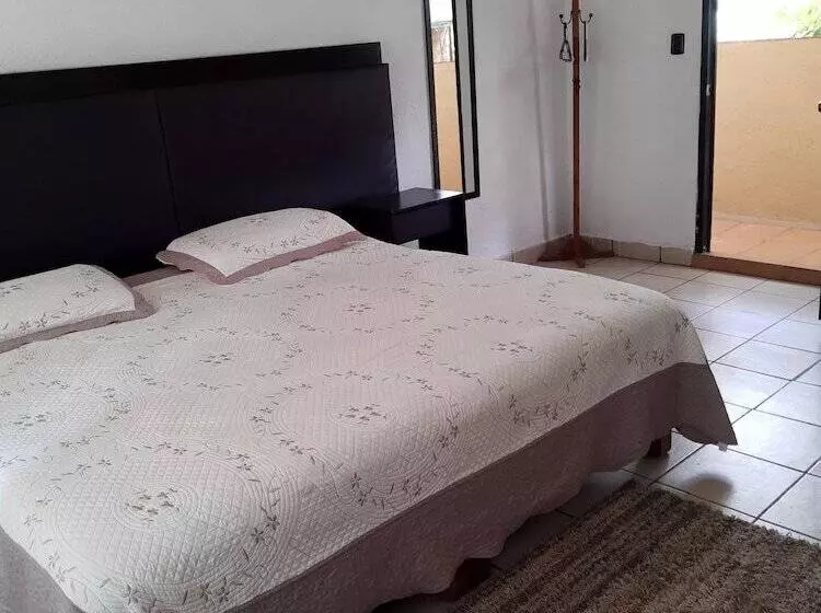 هتل Posada Bugambilias