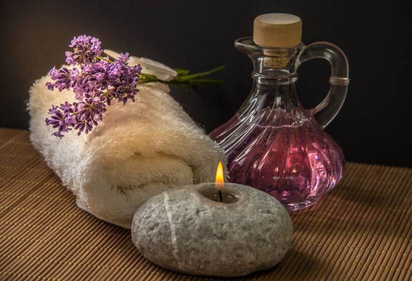 هتل Thundi Village And Spa