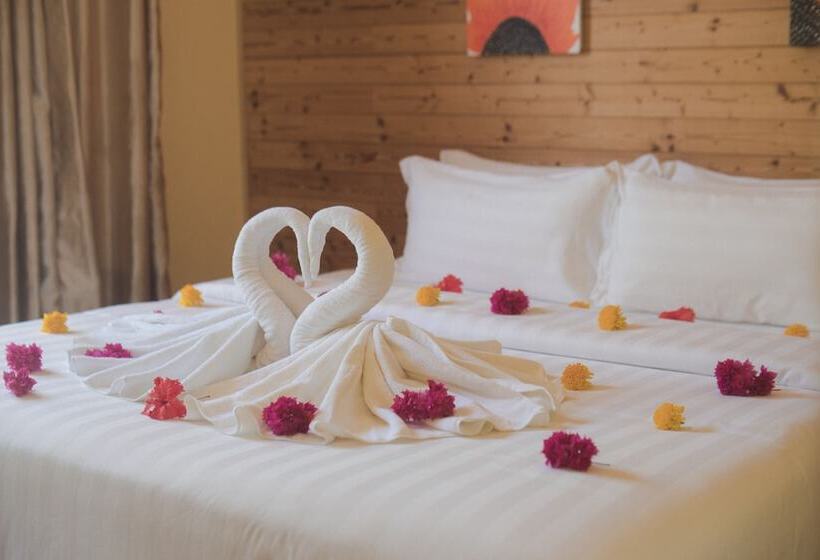 هتل Thundi Village And Spa