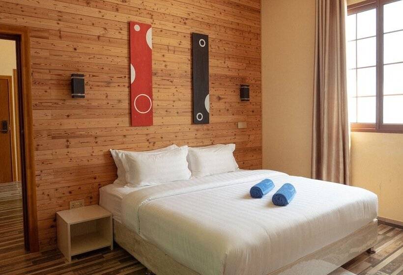 هتل Thundi Village And Spa