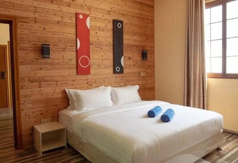 هتل Thundi Village And Spa