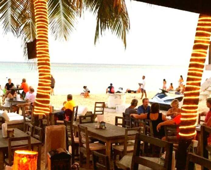 هتل Tribe On The Beach