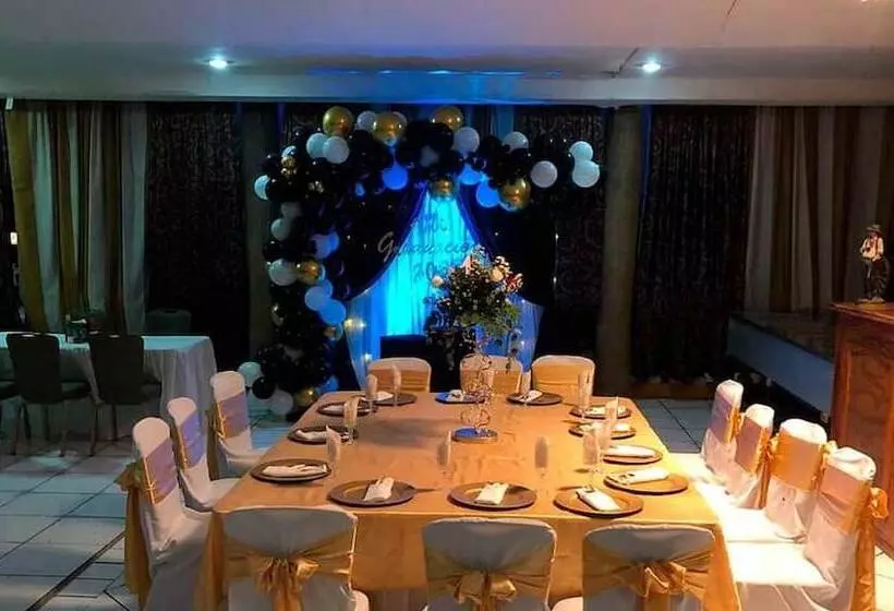 ホテル El Campanario