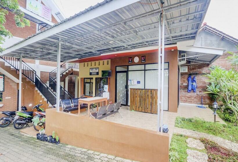 Otel D Kost In Kandri Semarang