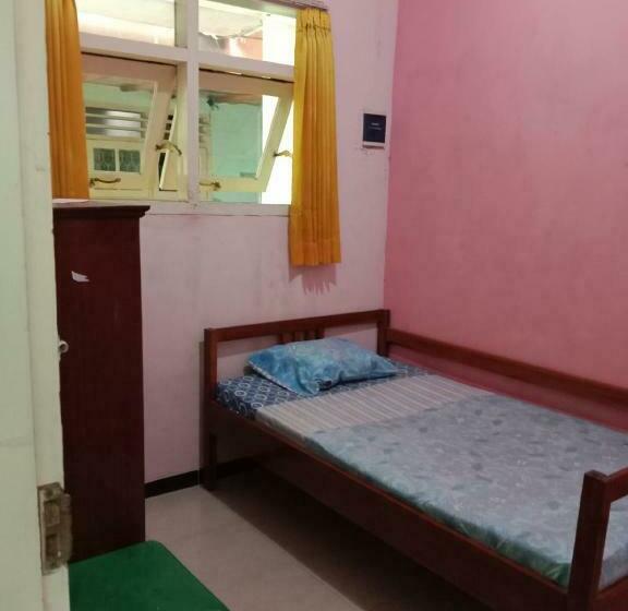 Отель Spot On 90729 Sekar Guest House Jember